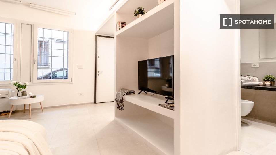 Immagine 4 di Ufficio in affitto  in Via Arienti a Bologna