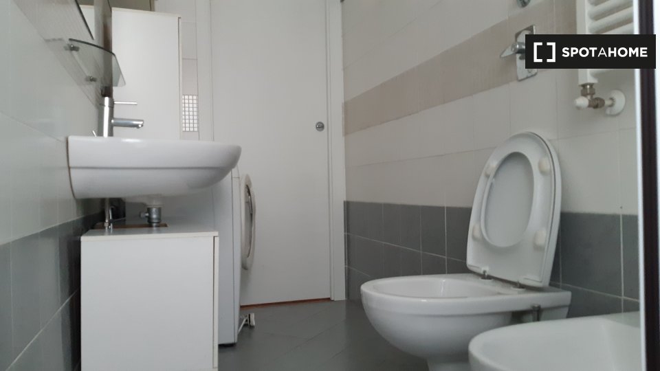 Immagine 1 di Ufficio in affitto  in Via Ruggero Bonghi a Milano