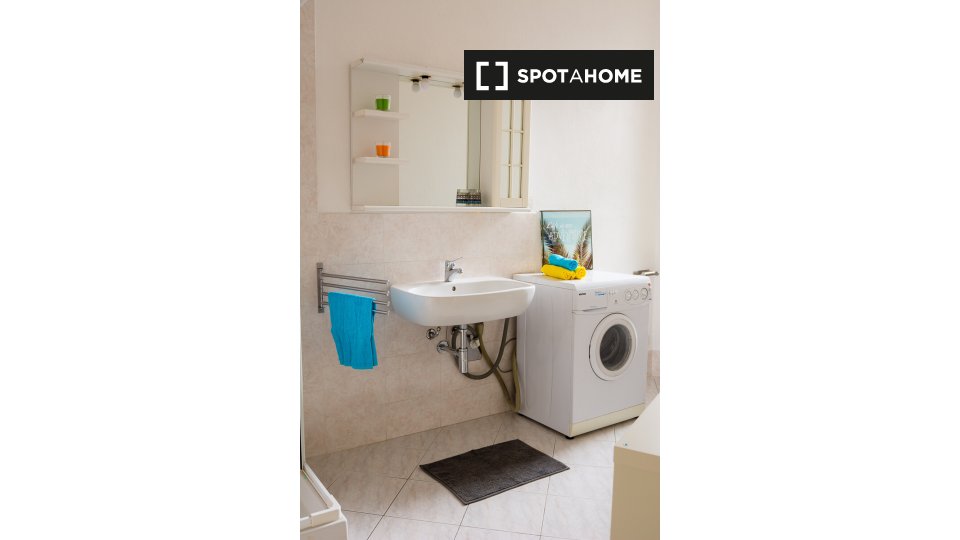 Immagine 17 di Camera condivisa in affitto  in Via S Paolo a Torino