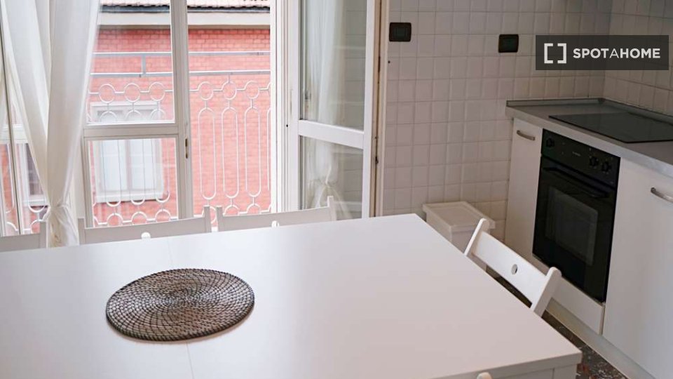 Immagine 5 di Camera condivisa in affitto  in Via Santa Croce a Bologna