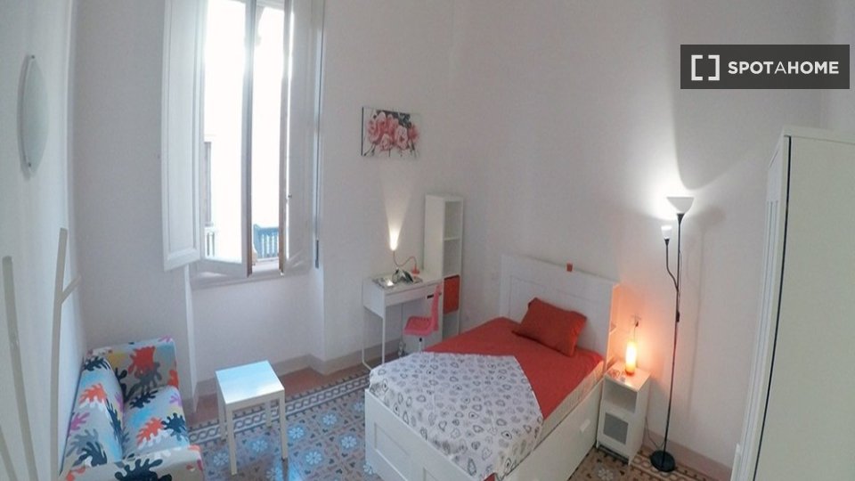 Immagine 4 di Camera condivisa in affitto  in Via Zara a Firenze