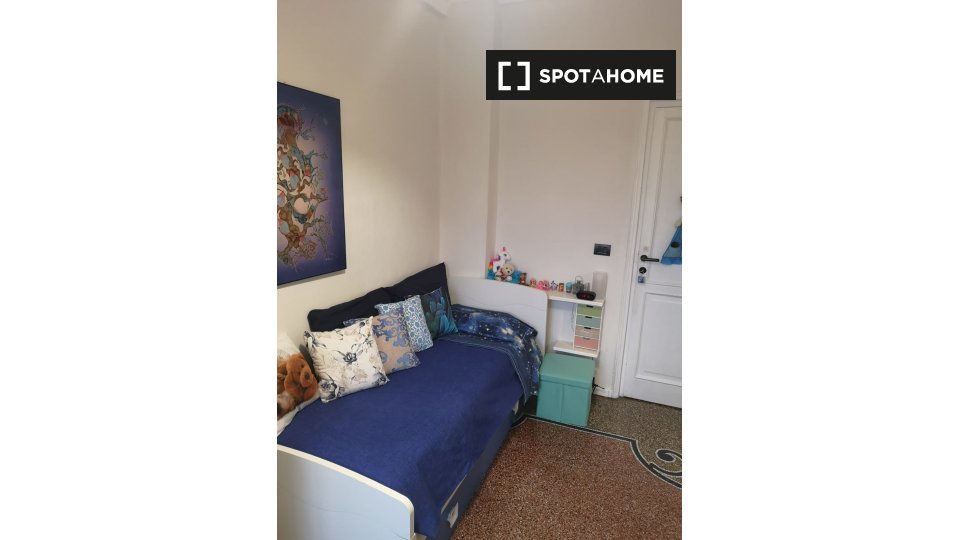 Immagine 9 di Camera condivisa in affitto  in Via Montevideo a Genova