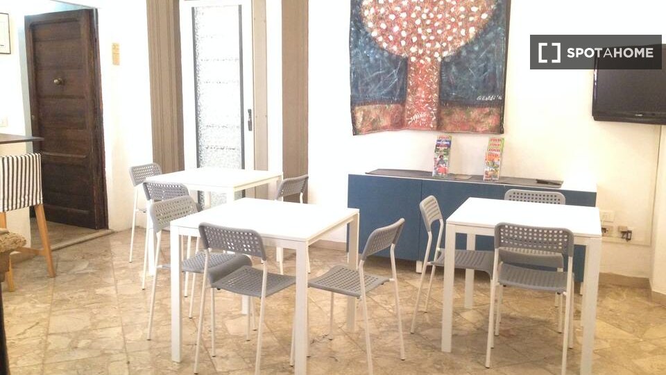 Immagine 10 di Residence in affitto  in Via del Porrione a Siena