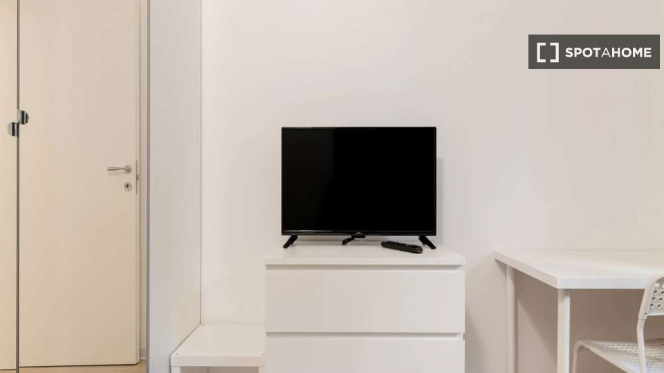 Immagine 19 di Camera condivisa in affitto  in Via Lentasio a Milano