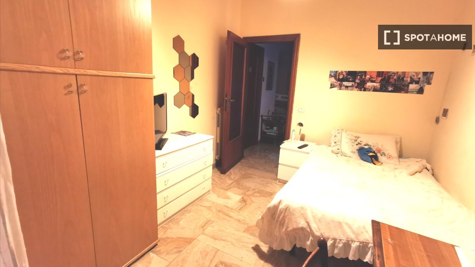 Immagine 1 di Camera condivisa in affitto  in Via Mecenate a Roma