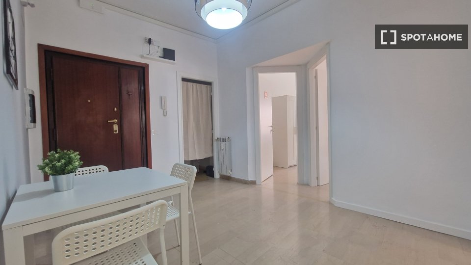 Immagine 7 di Camera condivisa in affitto  in Lungotevere di Pietra Papa a Roma