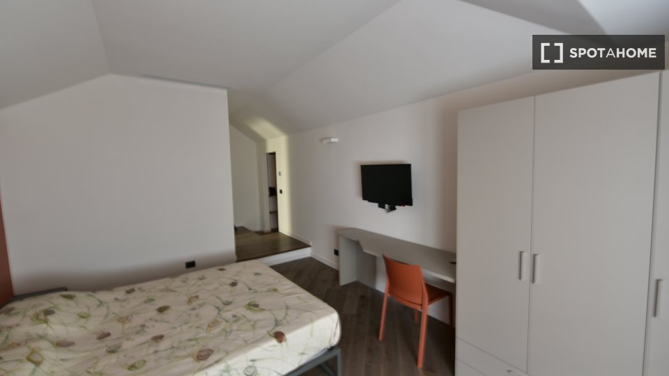 Immagine 6 di Camera condivisa in affitto  in Via S. Luca a Genova