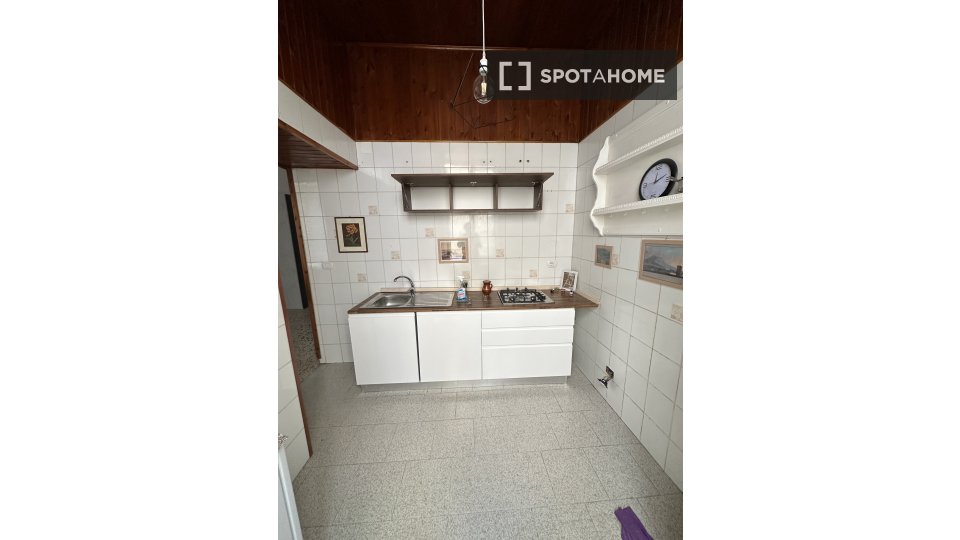 Immagine 11 di Camera condivisa in affitto  in V. Salvator Rosa a Napoli