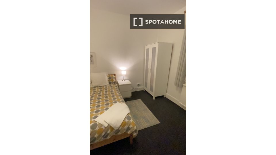 Immagine 16 di Camera condivisa in affitto  in -6 Clearburn Gardens a Liberton and Craigmillar