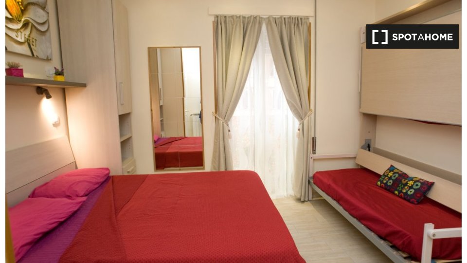 Immagine 11 di Camera condivisa in affitto  in Via Vetulonia a Roma