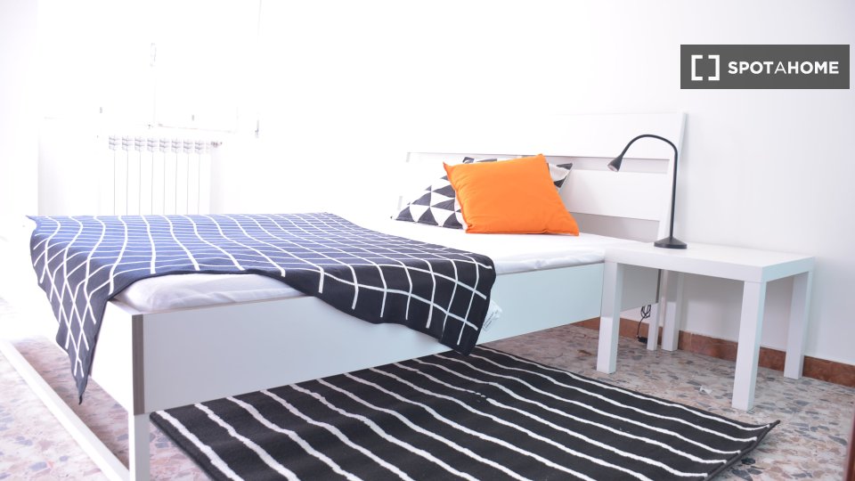 Immagine 14 di Camera condivisa in affitto  in Via dei Passeri a Cagliari