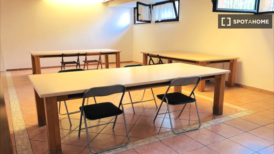 Immagine 19 di Camera condivisa in affitto  in Via Alessandro Brisse a Roma