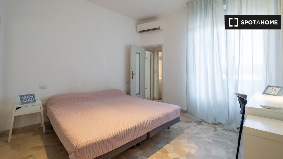 Immagine 6 di Camera condivisa in affitto  in Via Fratelli Rosselli a Milano