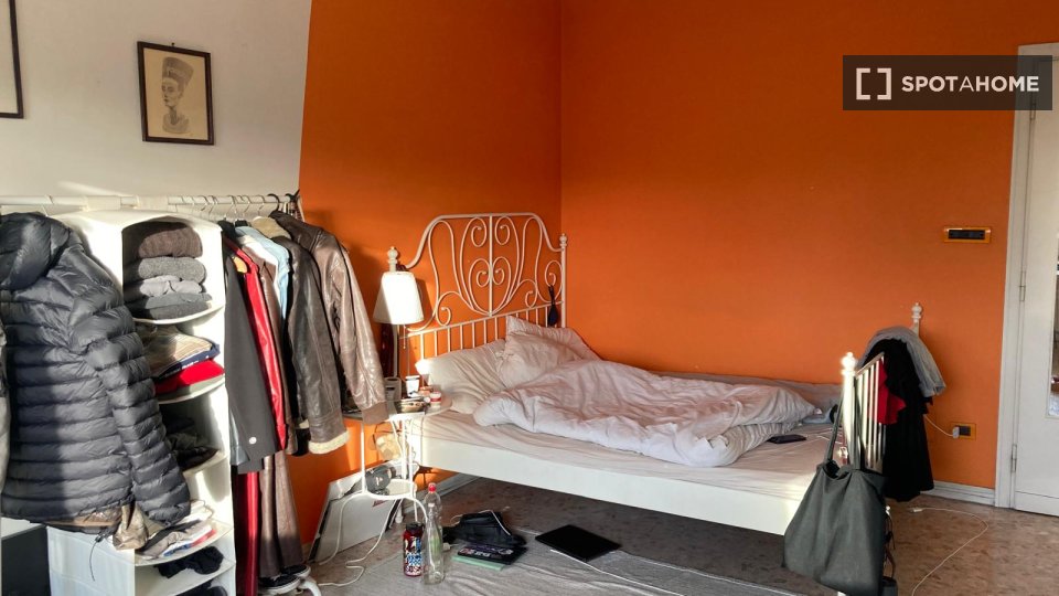 Immagine 4 di Camera condivisa in affitto  in Via Antonio Raimondi a Roma