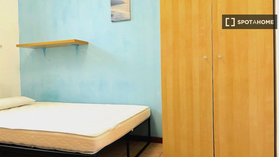 Immagine 2 di Camera condivisa in affitto  in Via Alessandro Brisse a Roma