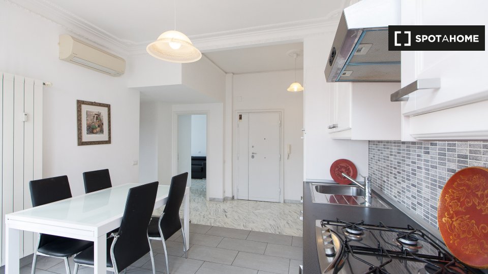 Immagine 5 di Appartamento in affitto  in Via Guido Guinizelli, 00152 Roma RM, Italy a Roma