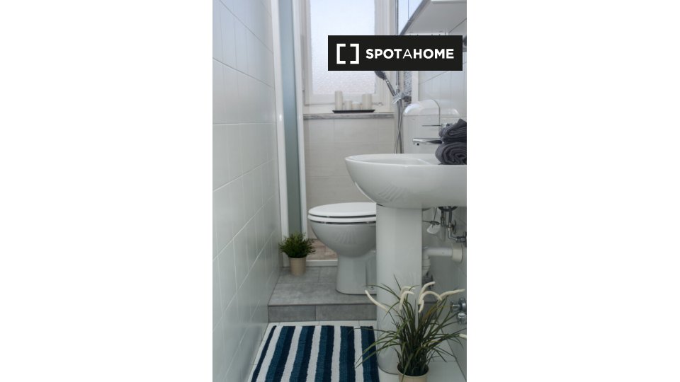 Immagine 8 di Camera condivisa in affitto  in Via Aldo Barbaro a Torino