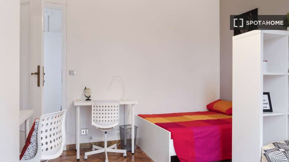 Immagine 5 di Camera condivisa in affitto  in Via delle Belle Arti a Bologna