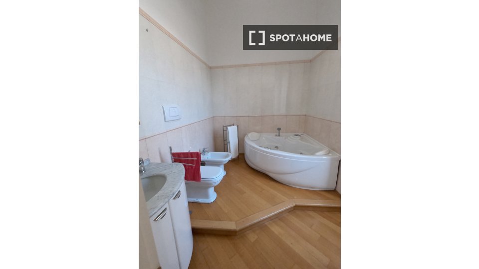 Immagine 10 di Camera condivisa in affitto  in Via IX Febbraio a Firenze