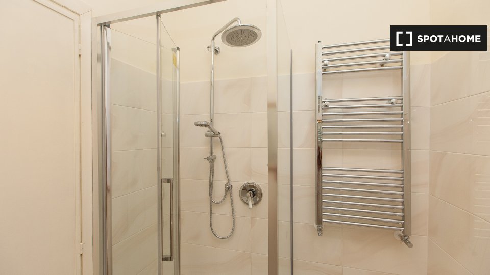 Immagine 6 di Appartamento in affitto  in Piazza Rondanini a Roma