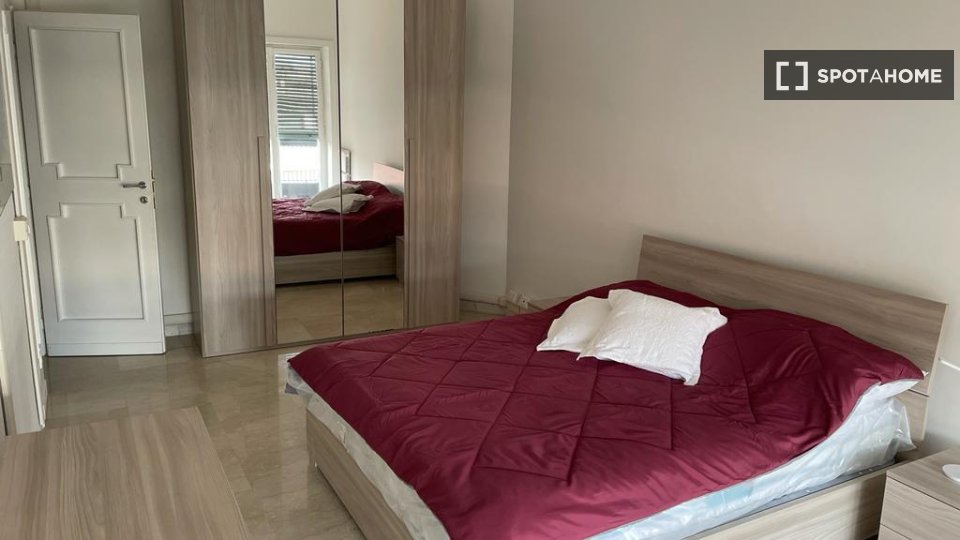 Immagine 12 di Camera condivisa in affitto  in Via Giulio Venticinque a Roma