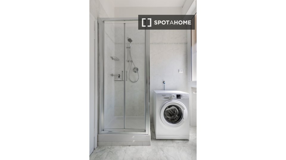 Immagine 9 di Appartamento in affitto  in Via Genova a Bologna