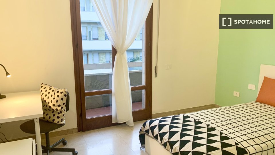 Immagine 7 di Camera condivisa in affitto  in VIALE F. REDI a Firenze