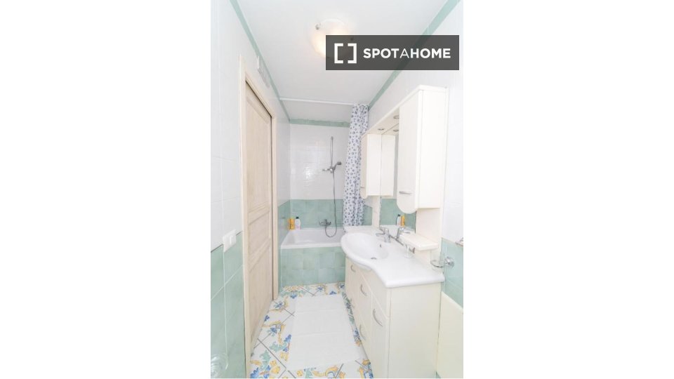 Immagine 5 di Camera condivisa in affitto  in Via Salvator Rosa a Napoli