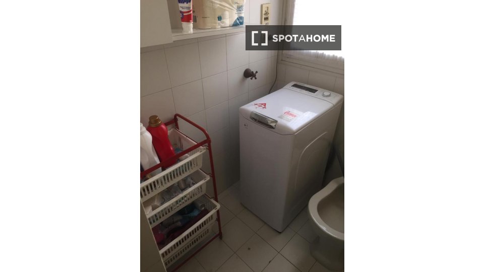 Immagine 15 di Camera condivisa in affitto  in Via Santa Croce a Bologna