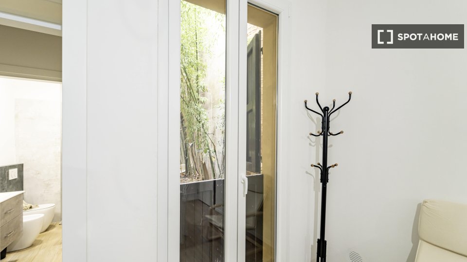 Immagine 2 di Ufficio in affitto  in Via dell'Oro a Bologna