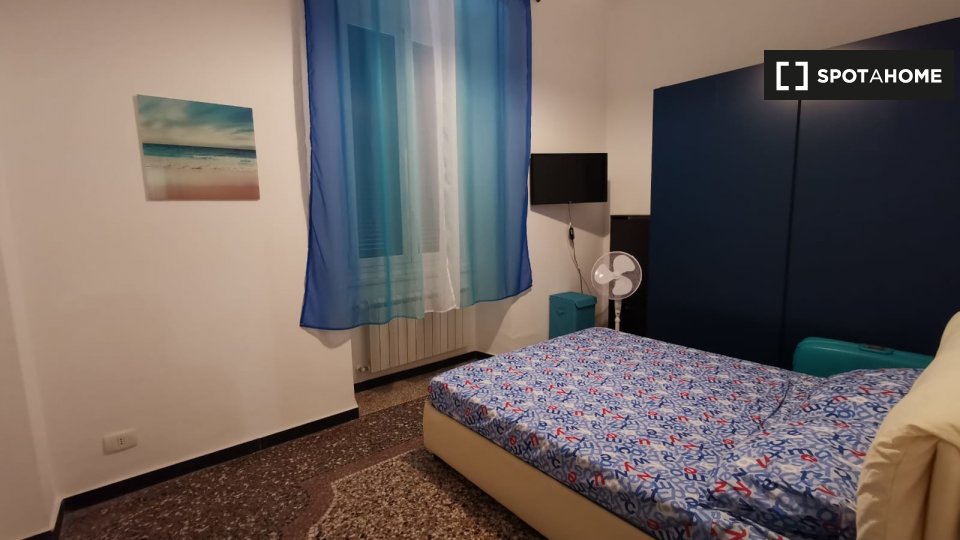 Immagine 2 di Camera condivisa in affitto  in Via Venezia a Genova