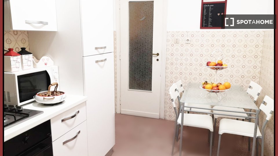 Immagine 17 di Camera condivisa in affitto  in Via Antonio Raimondi a Roma