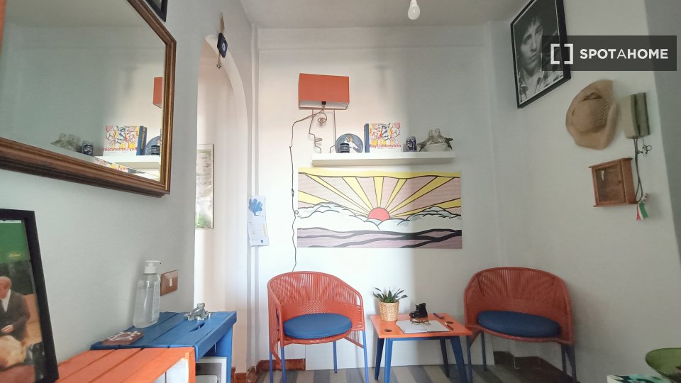 Immagine 5 di Camera condivisa in affitto  in Via Sinuessa a Roma