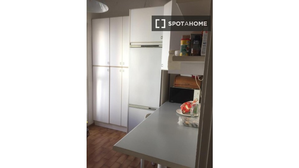 Immagine 11 di Camera condivisa in affitto  in Via Santa Croce a Bologna