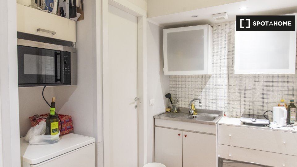 Immagine 4 di Camera condivisa in affitto  in Largo Francesco Anzani a Roma