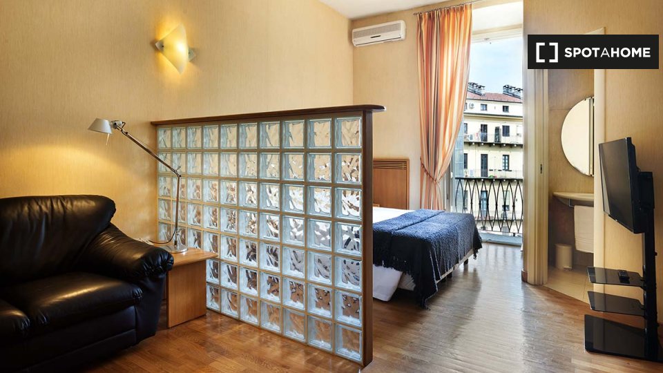 Immagine 3 di Ufficio in affitto  in Piazza Carlo Felice a Torino