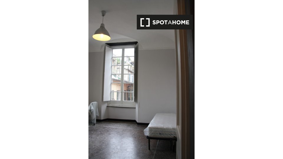 Immagine 1 di Camera condivisa in affitto  in Piazza del Campo a Genova