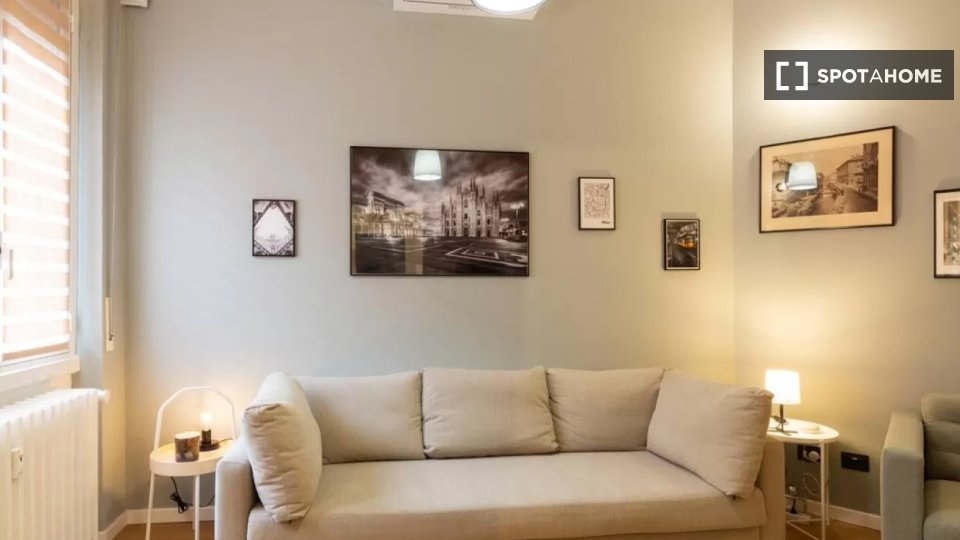 Immagine 1 di Appartamento in affitto  in Via Lario a Milano