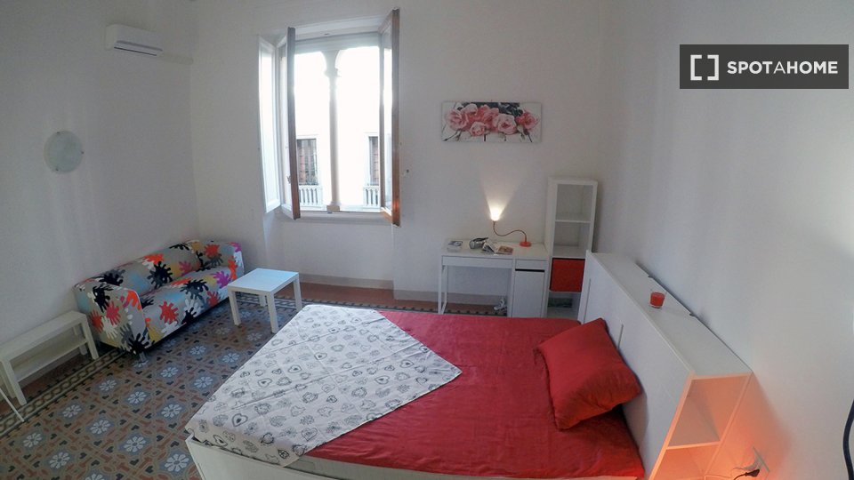 Immagine 5 di Camera condivisa in affitto  in Via Zara a Firenze