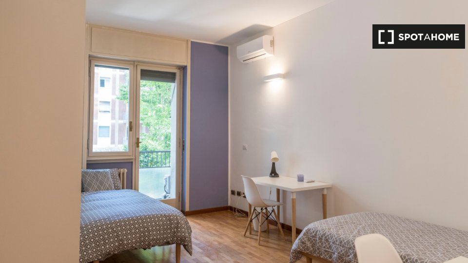 Immagine 11 di Camera condivisa in affitto  in Viale Campania a Milano