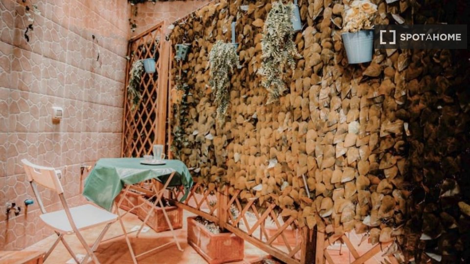 Immagine 16 di Camera condivisa in affitto  in Via Salvator Rosa a Napoli