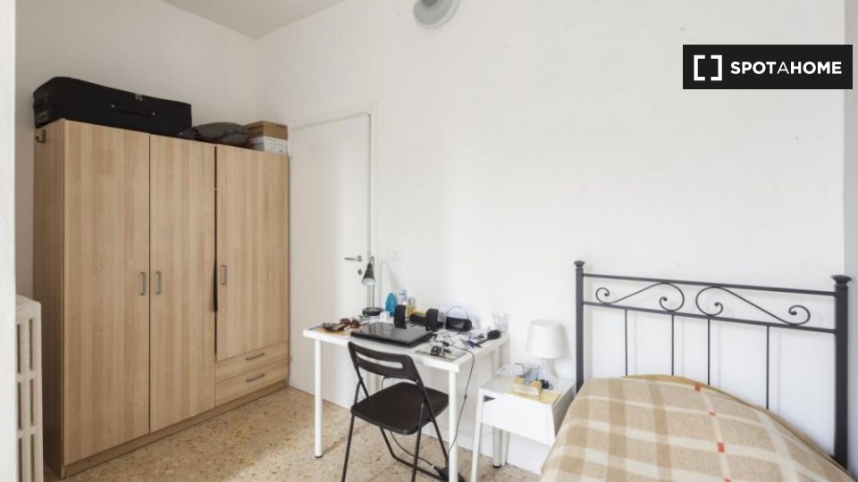 Immagine 16 di Camera condivisa in affitto  in Via Giovanni Targioni Tozzetti a Firenze