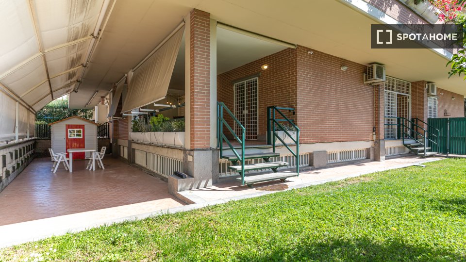 Immagine 2 di Appartamento in affitto  in Via Pietro de Francisci a Roma