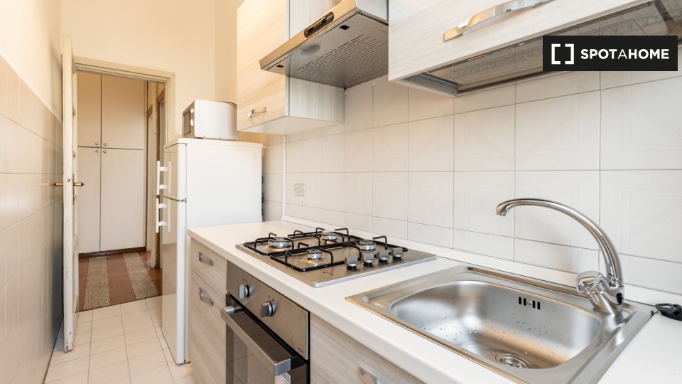 Immagine 5 di Camera condivisa in affitto  in Via Bruno Buozzi a Sesto San Giovanni