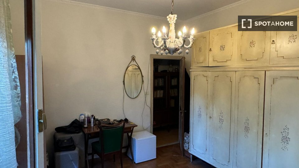 Immagine 4 di Camera condivisa in affitto  in Via Claudio Achillini a Roma