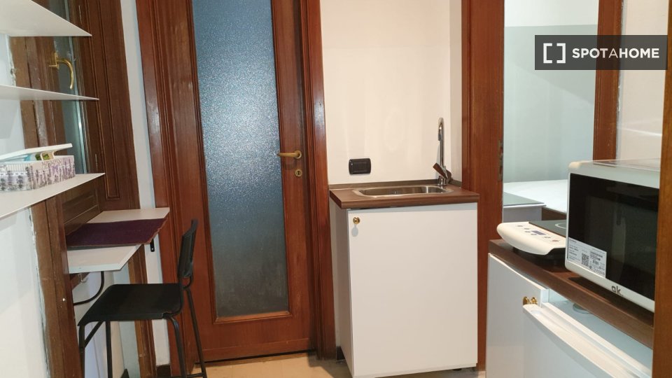 Immagine 17 di Appartamento in affitto  in Via dei Piatti a Milano