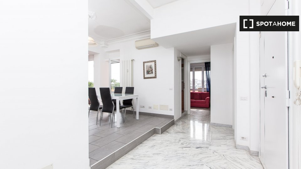 Immagine 3 di Appartamento in affitto  in Via Guido Guinizelli, 00152 Roma RM, Italy a Roma