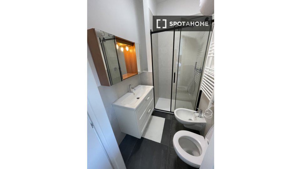 Immagine 18 di Ufficio in affitto  in Via Giambellino a Milano