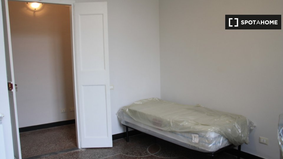 Immagine 5 di Camera condivisa in affitto  in Piazza del Campo a Genova