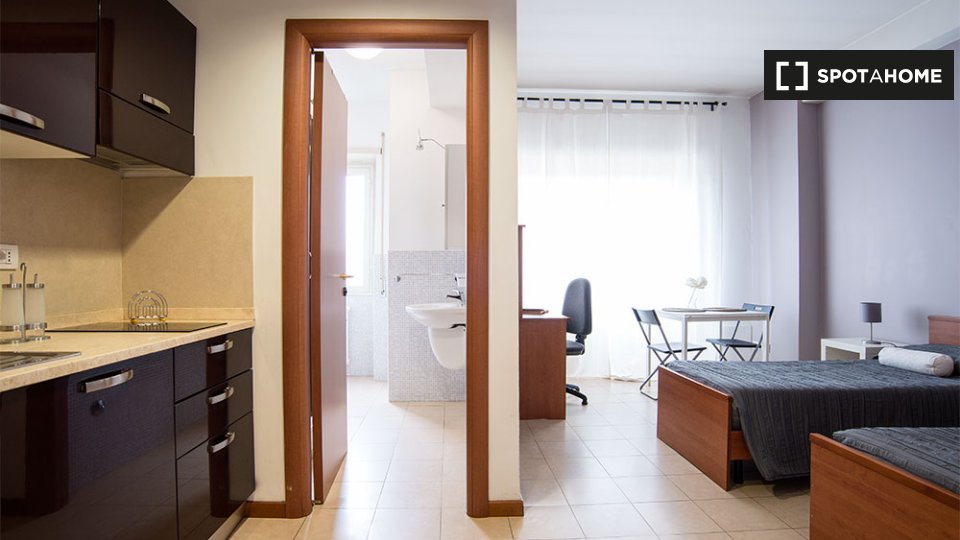 Immagine 3 di Ufficio in affitto  in Via Prenestina a Roma